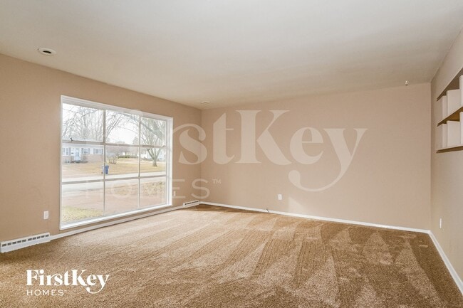 649 Village Square Dr in Hazelwood, MO - Foto de edificio - Building Photo