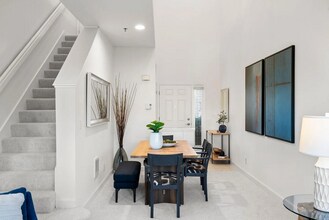 108 Bryant St, Unit 4 in Mountain View, CA - Foto de edificio - Building Photo