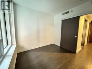 68 Smithe St in Vancouver, BC - Building Photo - Building Photo