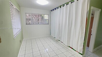 110 NW 198th St in Miami, FL - Building Photo - Building Photo