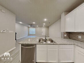 1272 Alamo Dr in Flower Mound, TX - Foto de edificio - Building Photo