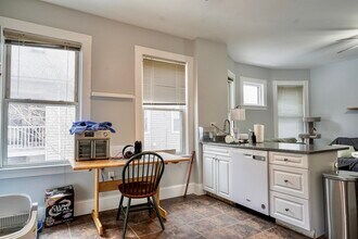 93A Hillside St, Unit 3 in Boston, MA - Building Photo - Building Photo