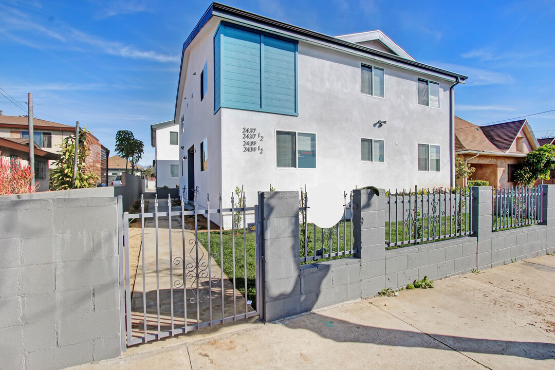 2437 Malabar St in Los Angeles, CA - Building Photo