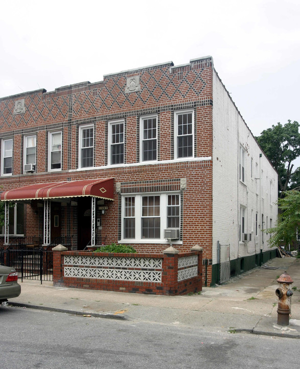 1398 E 2nd St in Brooklyn, NY - Building Photo