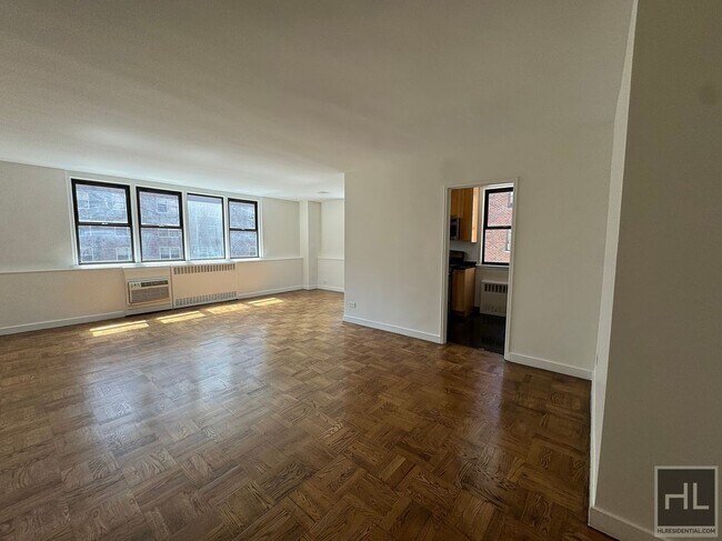 EXTRA LARGE 1 BED IN PRIME YORKVILLE LOCAT