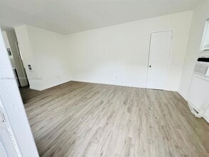 2900 W Flagler St in Miami, FL - Building Photo - Building Photo