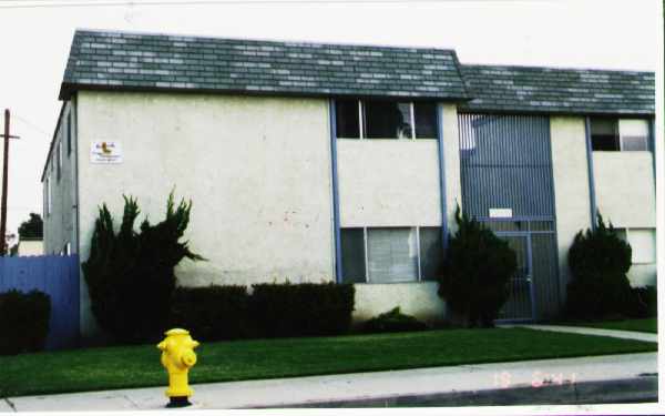 6329 Nightingale St in Ventura, CA - Foto de edificio - Building Photo