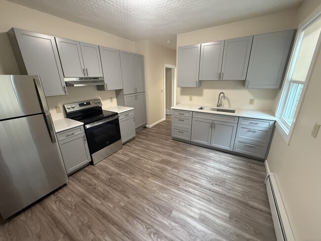 83 Connecticut Blvd in East Hartford, CT - Building Photo - Building Photo