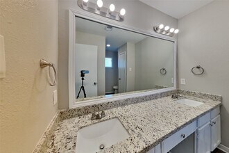 7206 Fuchsia Ln in Humble, TX - Foto de edificio - Building Photo