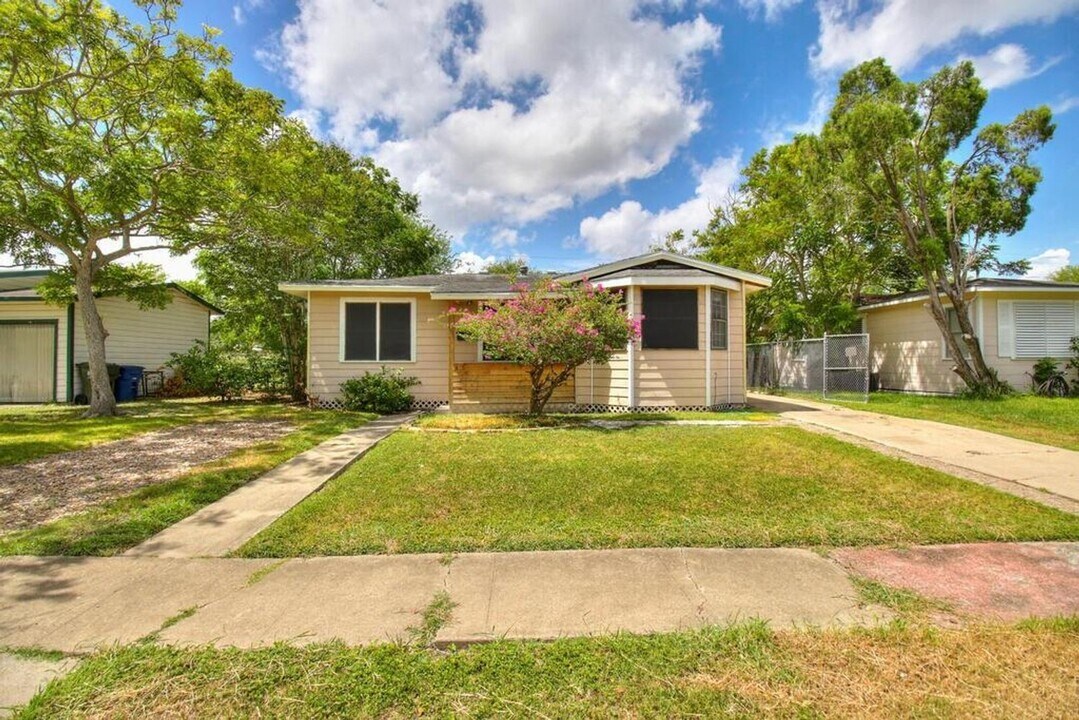 746 Collingswood Dr in Corpus Christi, TX - Building Photo
