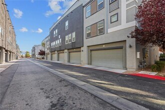 9050 W Tropicana Ave in Las Vegas, NV - Building Photo - Building Photo