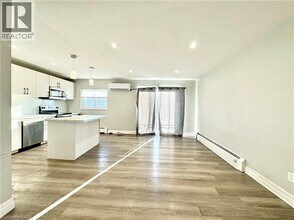 413 Hazel St in Waterloo, ON - Building Photo - Building Photo