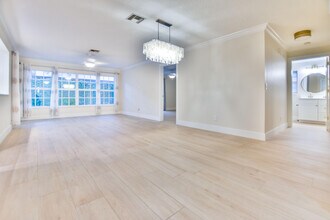 226 Moccasin Trail W in Jupiter, FL - Foto de edificio - Building Photo