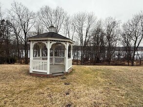 206 Waters Edge in Valley Cottage, NY - Building Photo - Building Photo