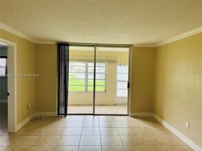 8110 Sunrise Lakes Blvd in Sunrise, FL - Building Photo - Building Photo