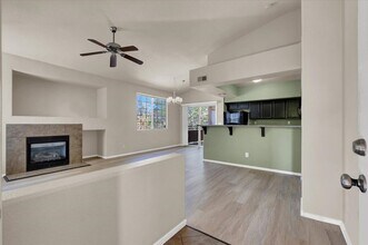 7624 Pacific Hills Ave in Las Vegas, NV - Building Photo - Building Photo