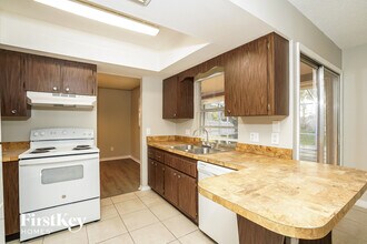 638 NE Larkspur Ln in Port St. Lucie, FL - Building Photo - Building Photo