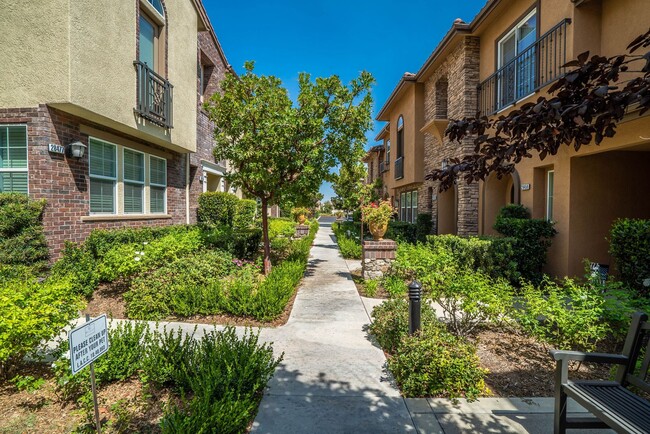 28596 Herrera St in Valencia, CA - Building Photo - Building Photo
