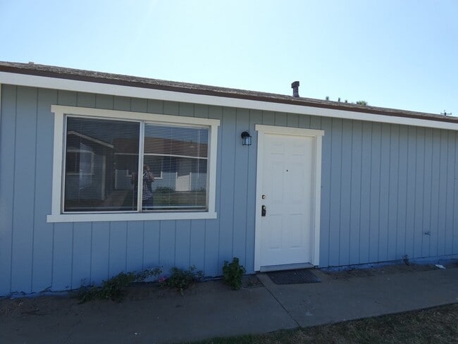 1034 Obispo St in Guadalupe, CA - Building Photo - Building Photo