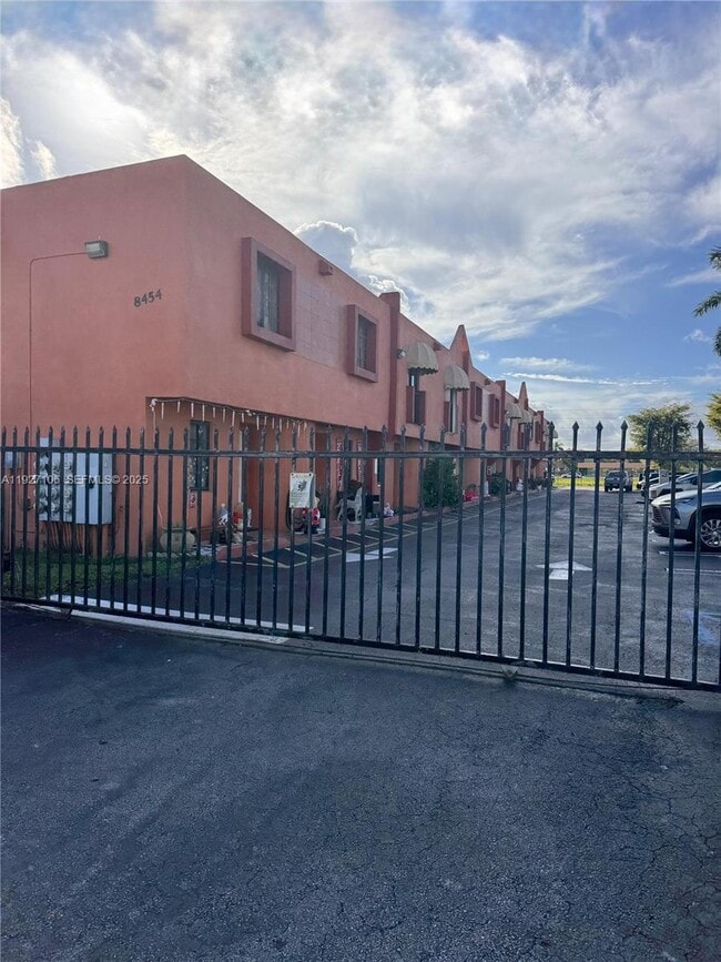 8454 NW 8th St in Miami, FL - Building Photo - Building Photo