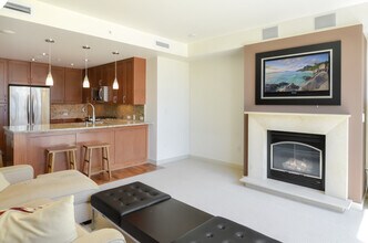 10650 NE 9th Pl in Bellevue, WA - Building Photo - Building Photo