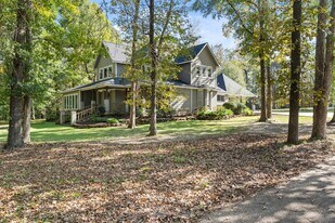 11085 Jake Pearson Rd in Conroe, TX - Building Photo