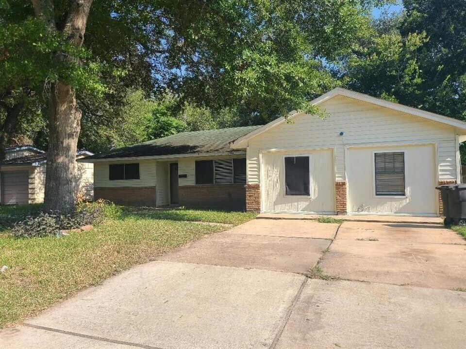 5203 Kelling St in Houston, TX - Building Photo