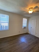 5523 Avenue O 1/2 in Galveston, TX - Building Photo - Building Photo