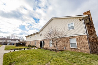 Country Lake Estates in Indianapolis, IN - Foto de edificio - Building Photo