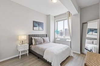 Crest on Peachtree in Atlanta, GA - Building Photo - Building Photo