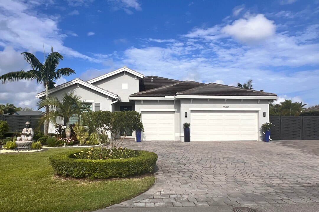 19950 SW 132nd Ct in Miami, FL - Building Photo