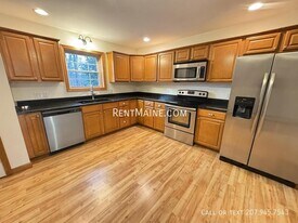 208 Western Ave in Hampden, ME - Building Photo