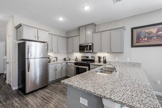 74 County Rd 51024 in Cleveland, TX - Foto de edificio - Building Photo