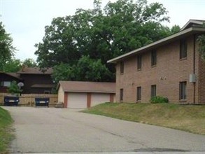 851 Driftwood Dr in St. Cloud, MN - Foto de edificio - Building Photo