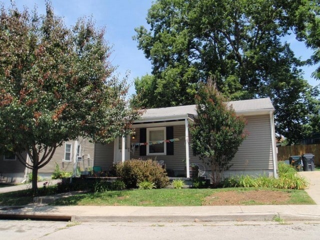 property at 621 Golfview Dr
