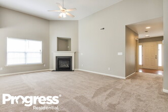 826 Red Oak Tree Dr in Fuquay Varina, NC - Building Photo - Building Photo