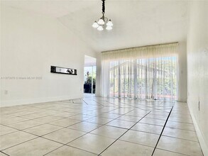 12024 SW 110th St Cir E in Miami, FL - Building Photo - Building Photo