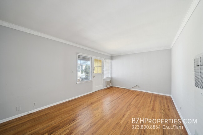 property at 4951 Cahuenga Blvd