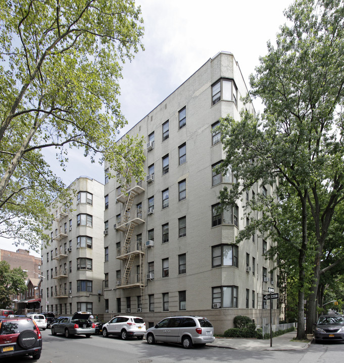 2206 Holland Avenue Apartments in Bronx, NY - Building Photo