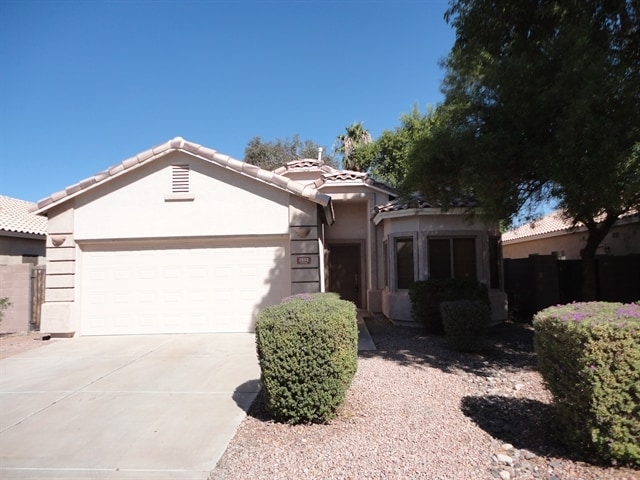 property at 2852 E Devon Ct