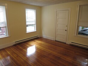 14 Garrison Ave, Unit 2 in Somerville, MA - Building Photo - Building Photo