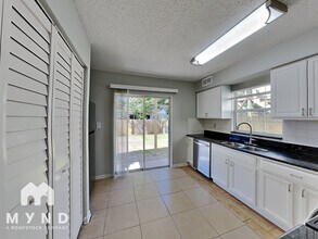 10208 N Ojus Dr in Tampa, FL - Building Photo - Building Photo