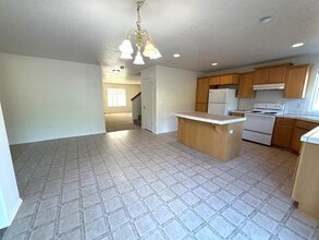 6303 Klickitat Ln in Pasco, WA - Building Photo - Building Photo