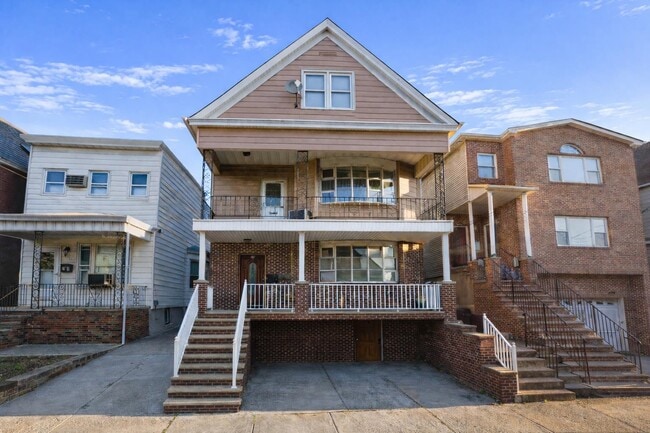 property at 19 W 27th St