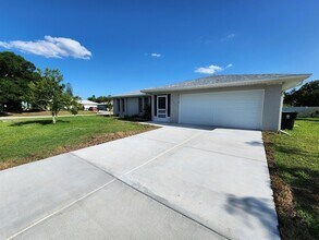400 SW Buxton Ave in Port St. Lucie, FL - Building Photo - Building Photo