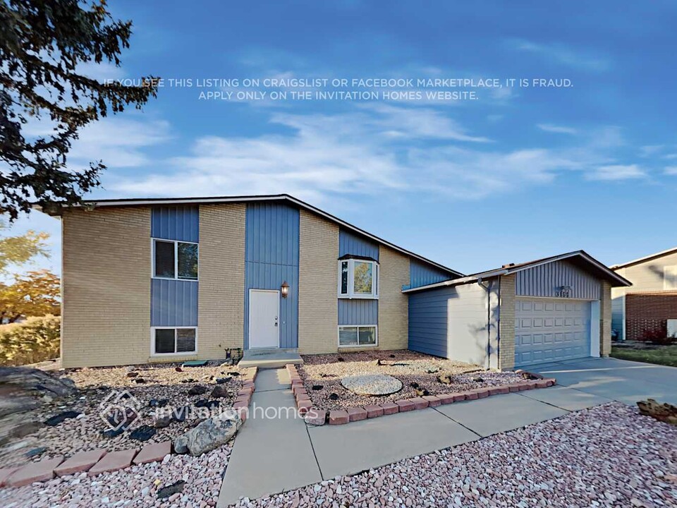 3166 S Olathe Way in Aurora, CO - Building Photo