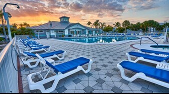 16635 Lake Cir Dr, Unit 613 in Ft. Myers, FL - Building Photo