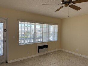 72 Kingswood B in West Palm Beach, FL - Building Photo - Building Photo
