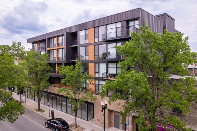 Harmony Apartments in Chicago, IL - Foto de edificio - Building Photo