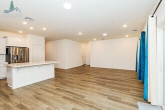 577 Bedfordshire Dr in Patterson, CA - Building Photo - Building Photo